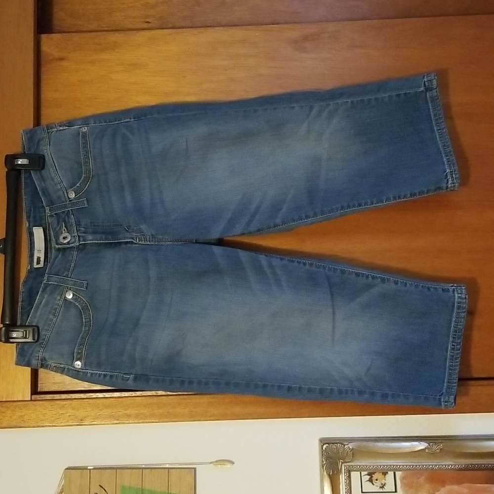 Levi's capris sz 10